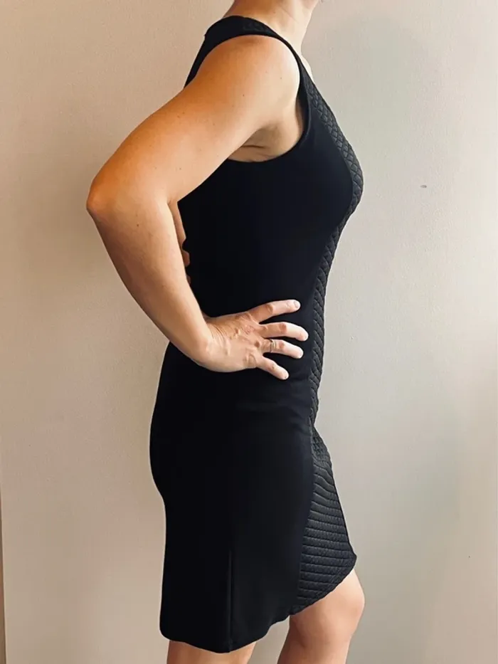 Robe noire chic bretelles larges - photo numéro 2