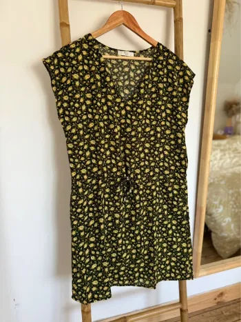 Robe Sarah John