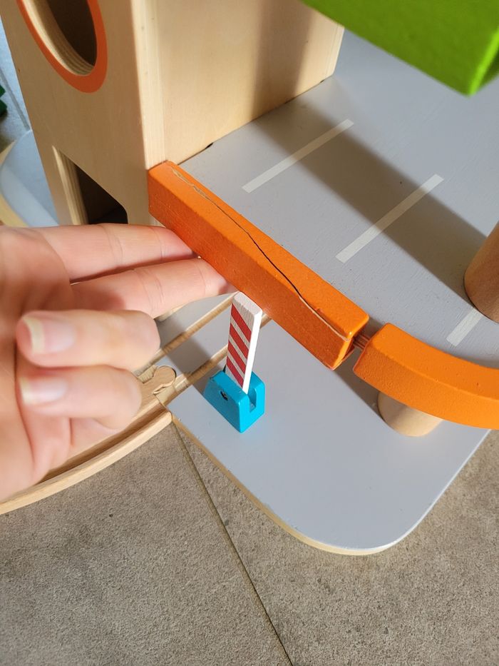 Circuit train et garage bois - photo numéro 9