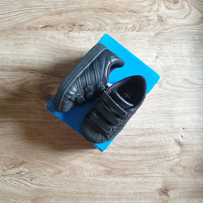 ⭐ Baskets Superstar Adidas en cuir a scratch noir pointure 21 ⭐
