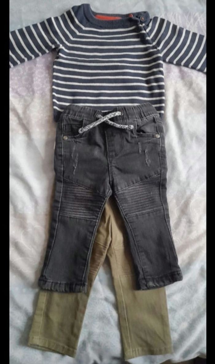 Ensemble pull + 2 jeans