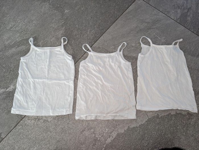 Lot débardeurs sous-vêtements fille 4/5 ans