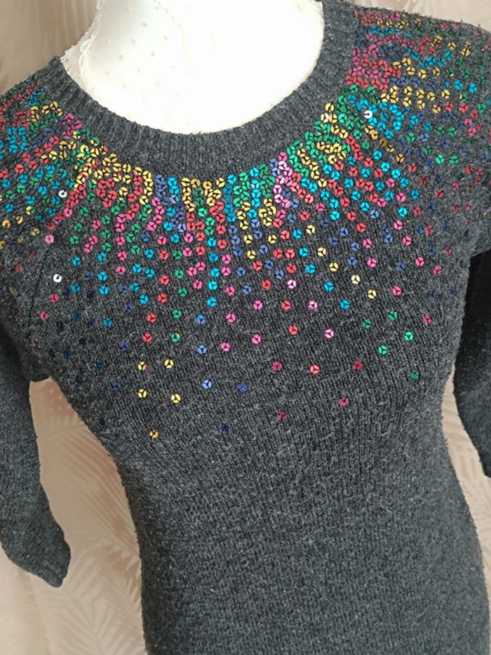 Pull à sequins coloré 🩷 Taille 8ans fille💜 - photo numéro 2
