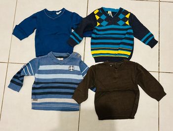 Lot 4 petits pulls 6 mois
