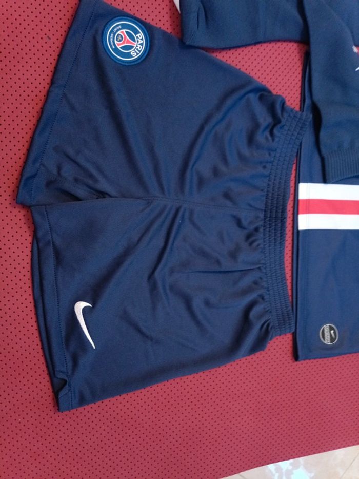 Tenue de foot PSG, Nike Authentique Officiel taille enfant 5/6 ans, Neuf - photo numéro 7