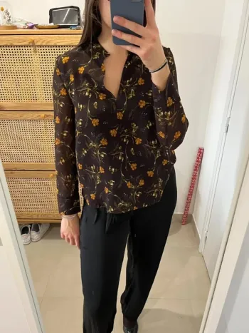 Blouse fleurie noire Mango