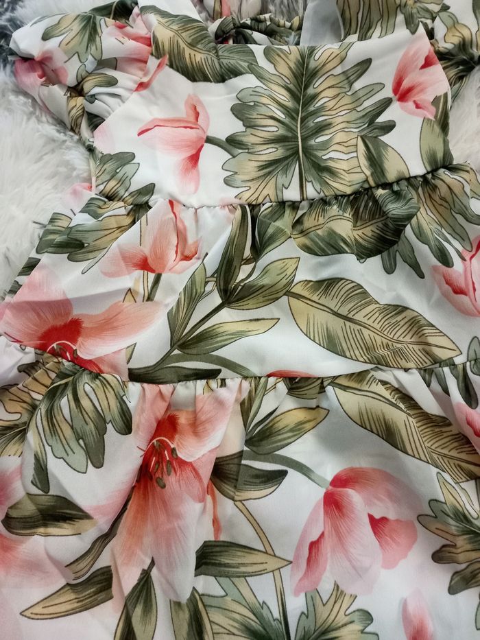 Jolie robe tropicale neuve - photo numéro 2
