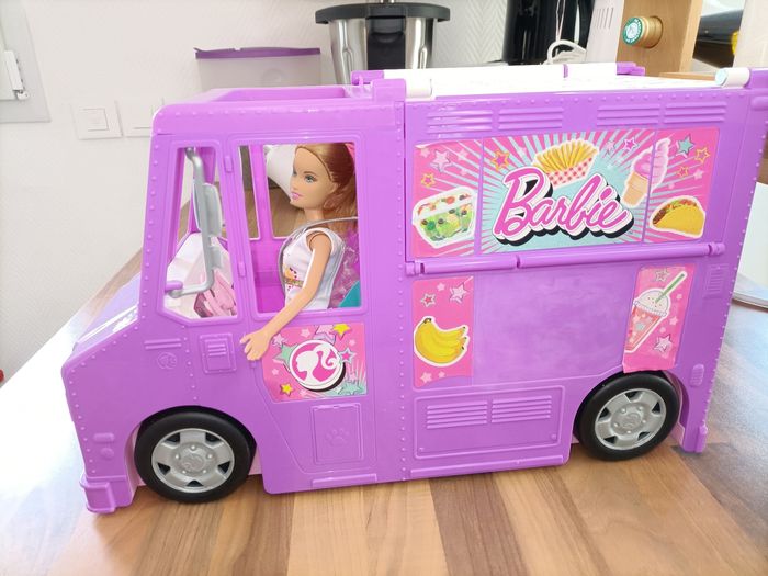 Camion foodtruck avec 1 barbie et alimentation - photo numéro 8
