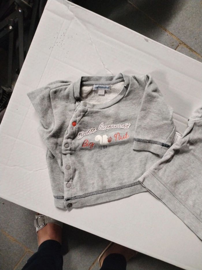 Lot pulls 9 mois - photo numéro 2