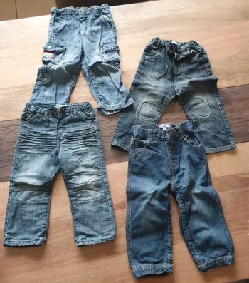 Lot 4 jeans 18 mois