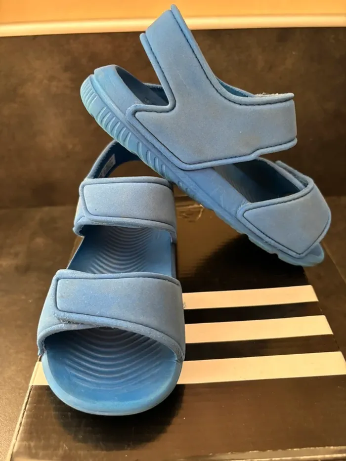 Sandales Adidas taille 27 - photo numéro 2