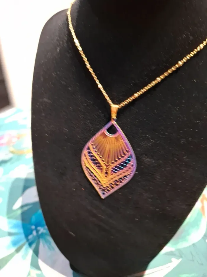 Magnifique collier femme neuf