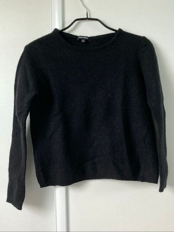 Pull noir avec col rond