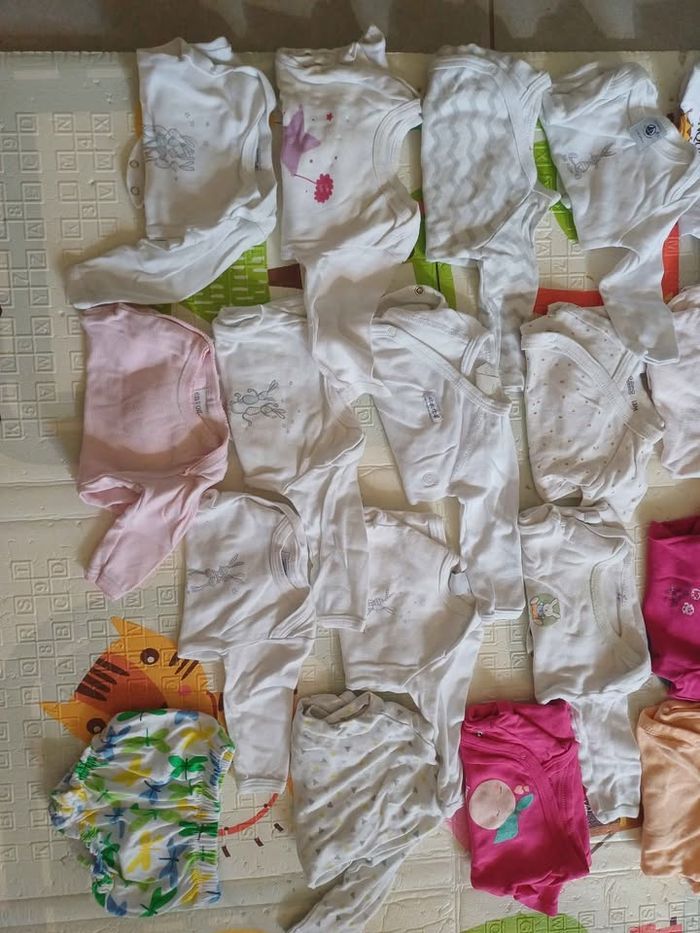 100 Vêtements 3 mois (t-shirt, pantalon, bodys, pyjamas et autres) - photo numéro 6
