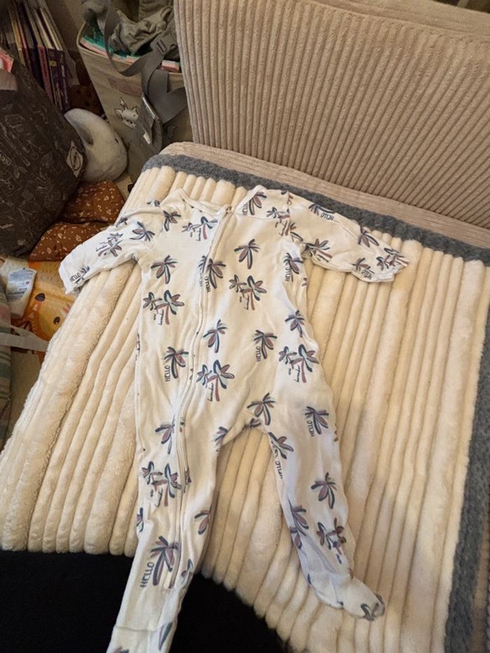 Lot 3 pyjama. Léger 9 mois - photo numéro 5