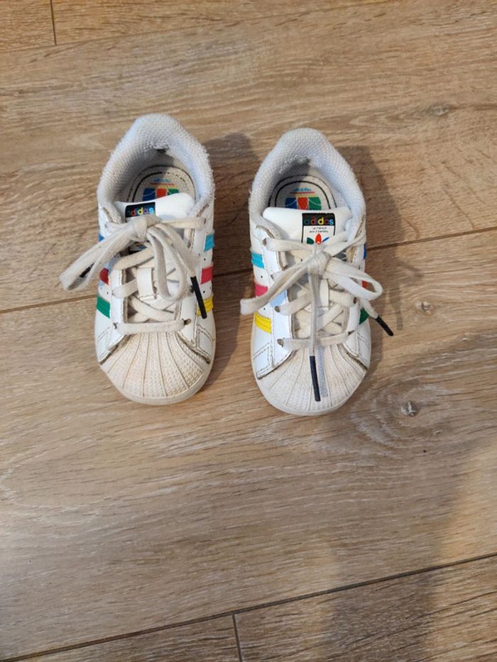 Basket Adidas taille 22 - photo numéro 2