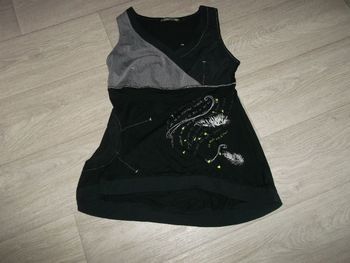 Tunique LA MODE EST A VOUS noire et grise décos fluos taille 40 TBE