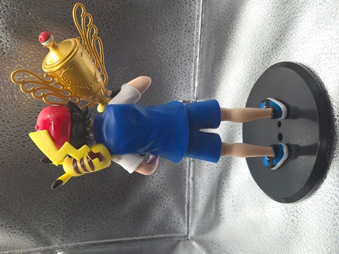Figurine Sacha & Pikachu avec trophée – Pokémon - photo numéro 5