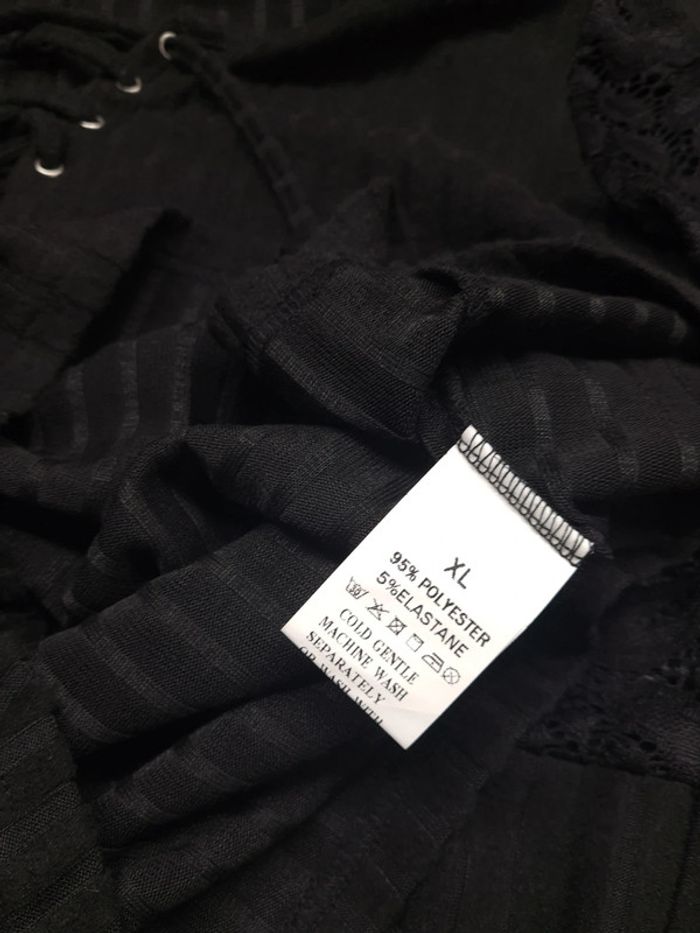 Pull noir - photo numéro 3