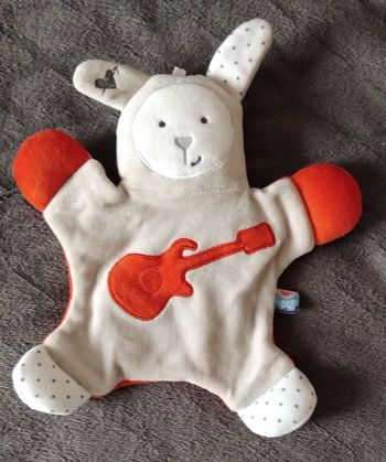 Doudou plat lapin gris - guitare rouge - Sucre d Orge