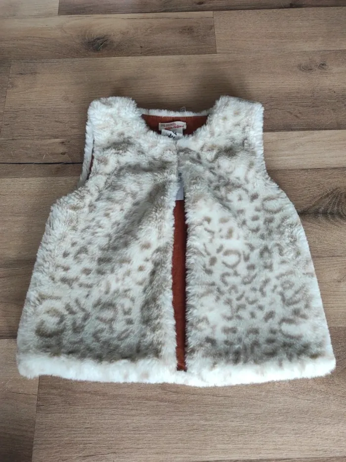 Gilet DPAM étiqueté 3 ans taille grand
