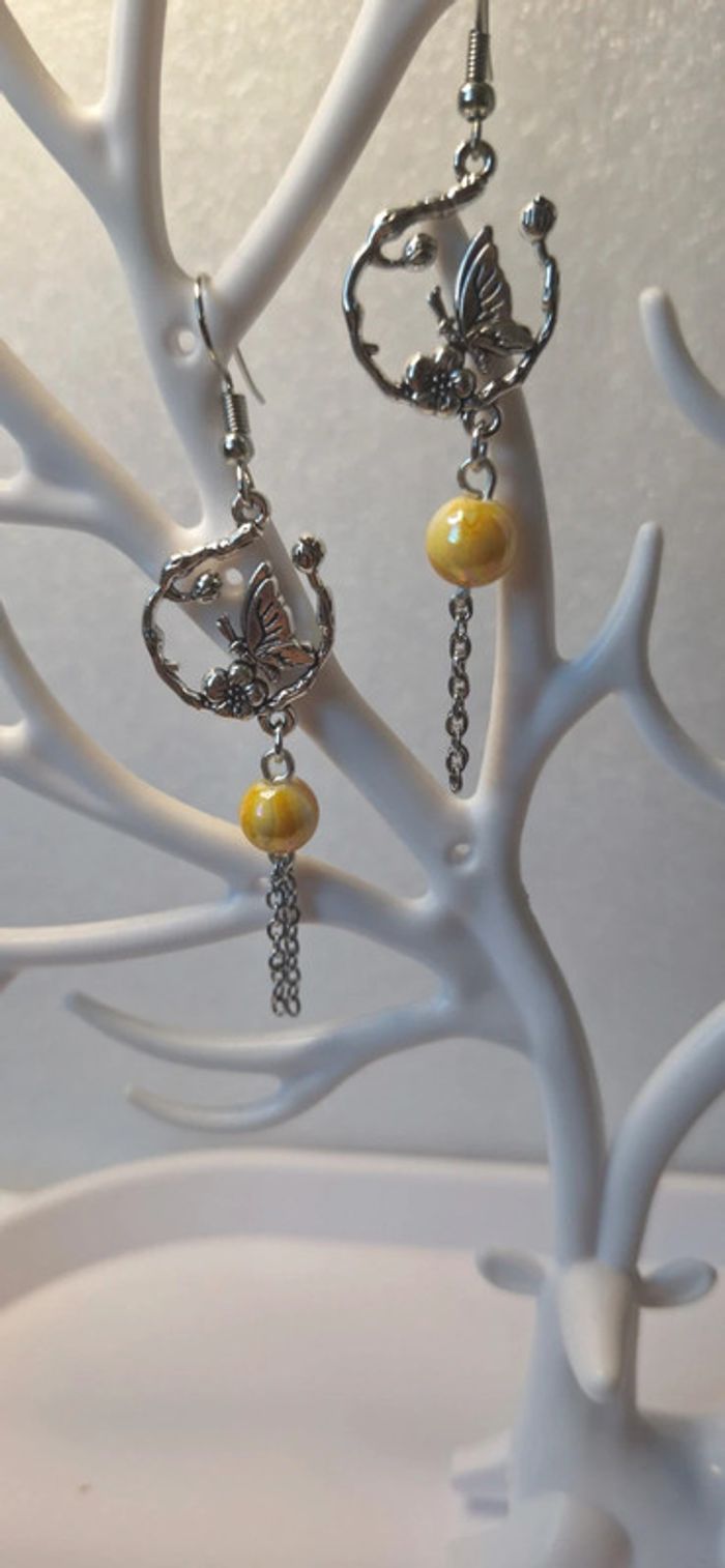Boucles d’oreilles papillon perle jaune – Fait main