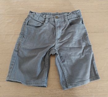 Bermuda garçon 10ans en très bon état