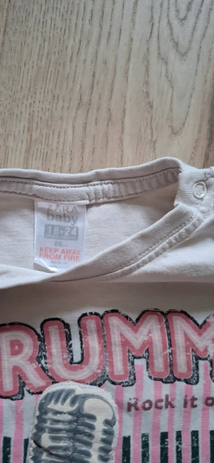 T-shirt Zara Baby 18-24mois TBE - photo numéro 2
