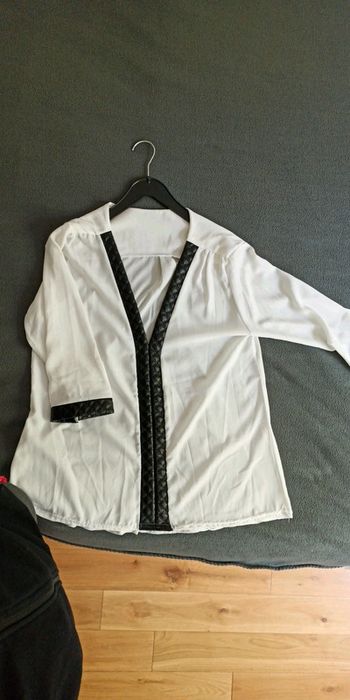 Blouse blanche avec finition simili cuir