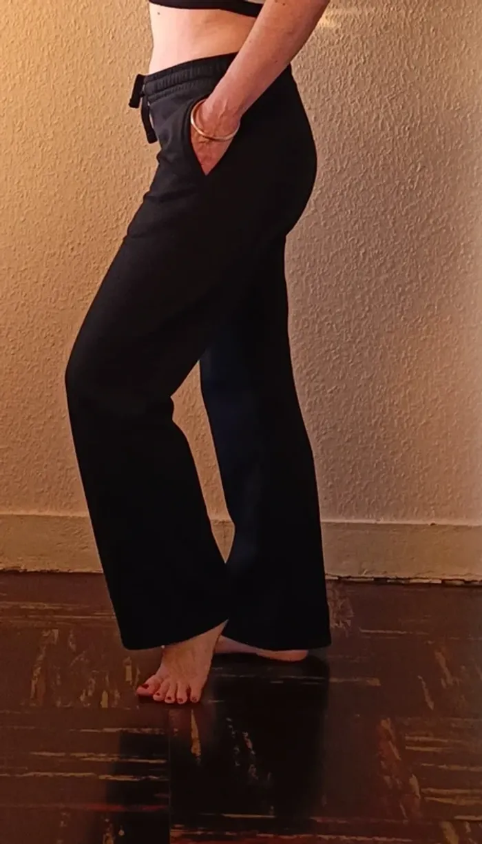 Pantalon de survêtement molleton noir T. 10-12 ans