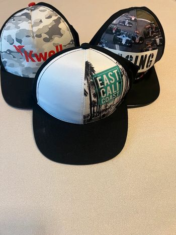 Lot casquettes neuves