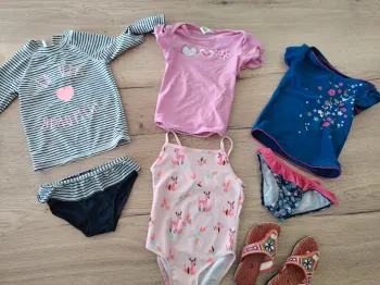 Lot maillots bain et tongs
