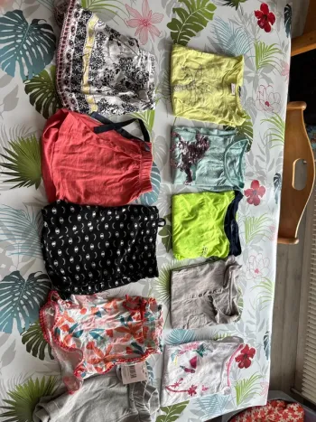 Lot tee-shirts et shorts 10 ans