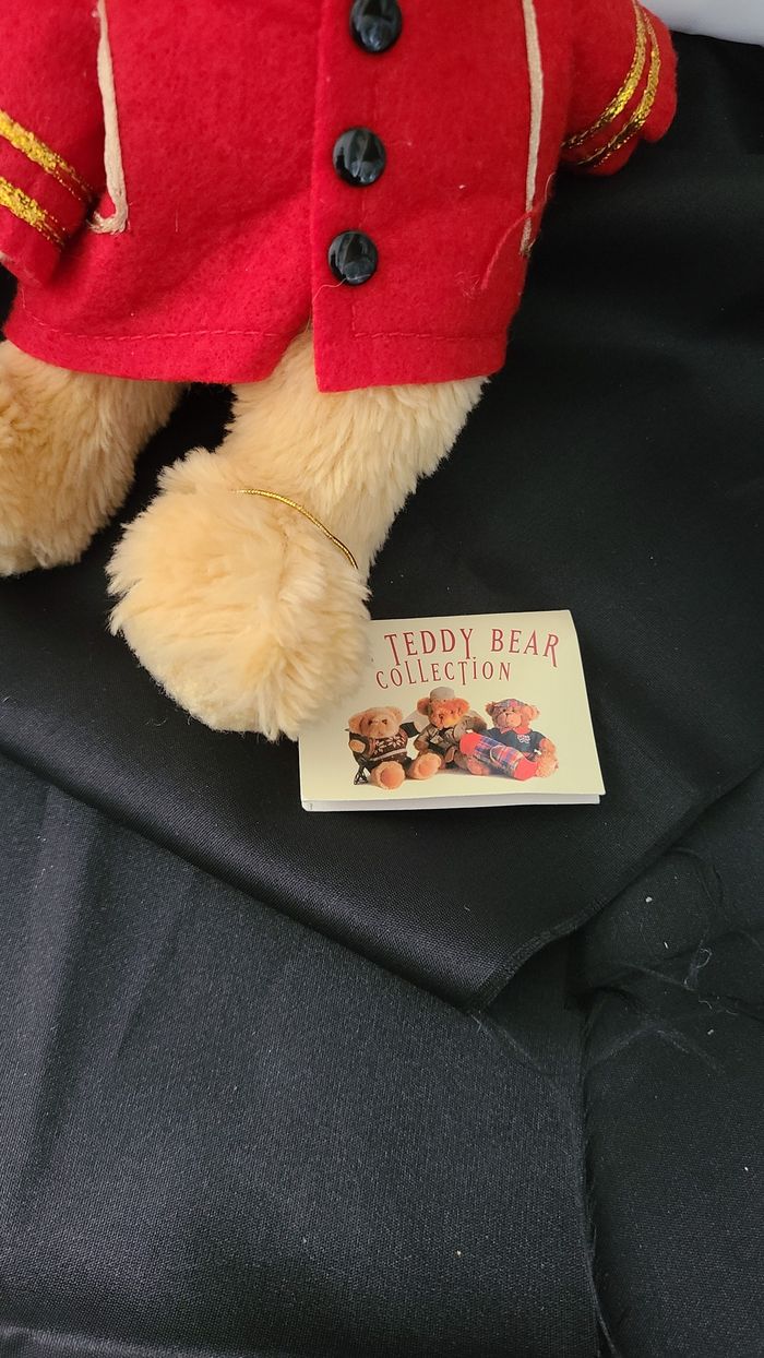 peluche étiquetée The Teddy Bear Collection Barney The Bell Boy - photo numéro 3