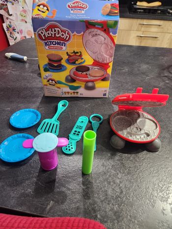 Play doh machine a cafe + burger barbecue + cabinet vétérinaire