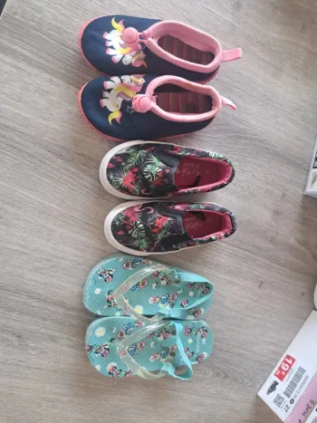 3 paires de chaussure fille taille 22/23