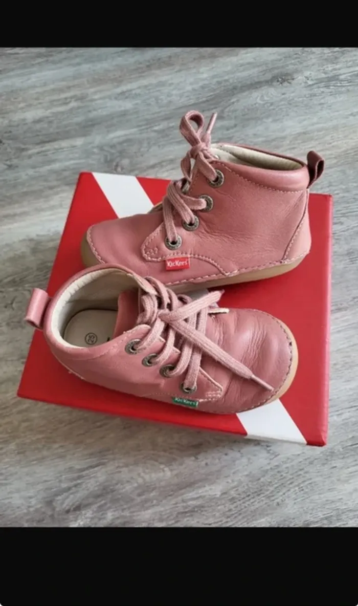 Chaussure souple Kickers pointure 25 état impeccable - photo numéro 2