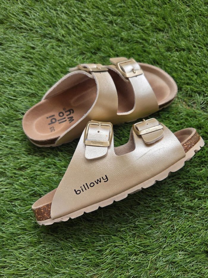 Mules / Sandales Billowy dorée fille.
Taille 33 - photo numéro 3
