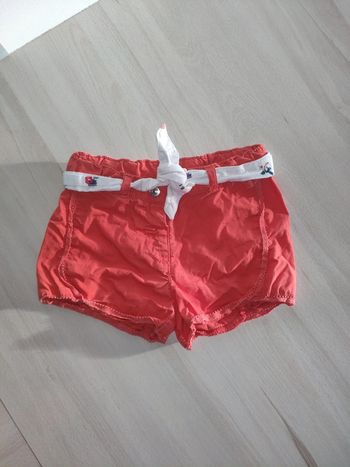 Joli short fille rouge orangé avec ceinture 18 mois