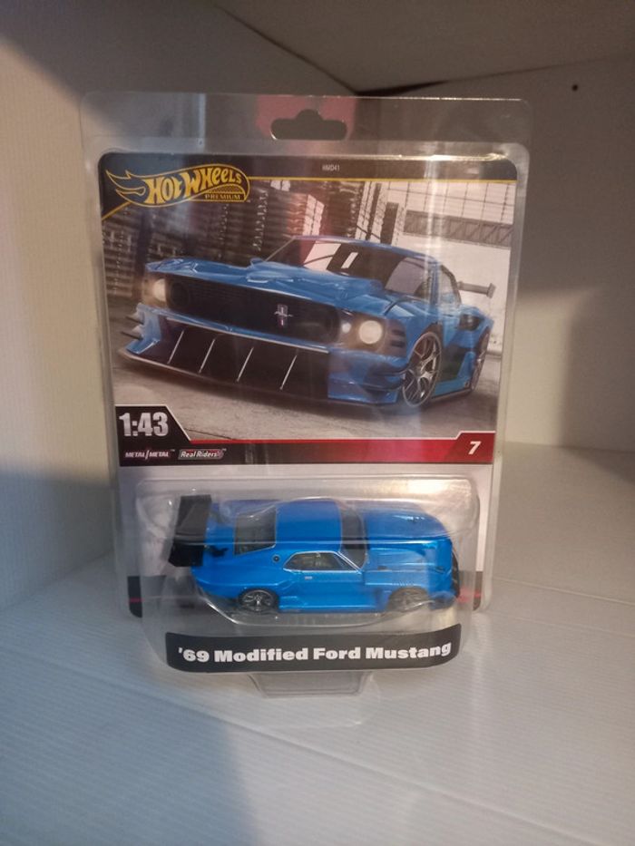 Hot wheel premium 1/43 Ford mustang