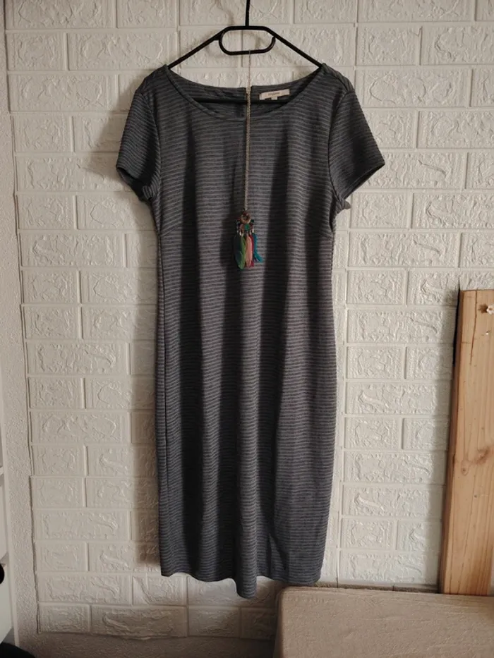 Ensemble robe, veste en jeans et collier - photo numéro 9