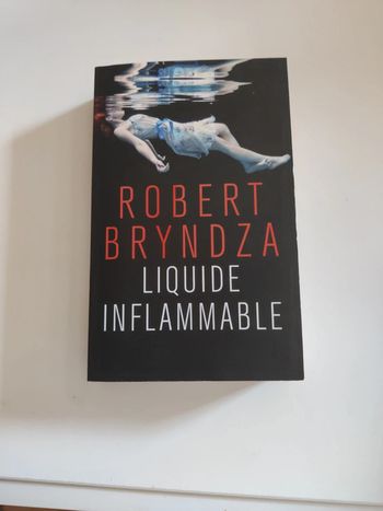 Liquide inflammable. Robert Bryndza