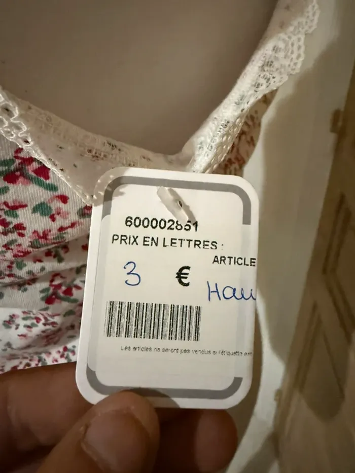 Débardeur fleurie blanche à fines bretelles et dentelle - Taille S/M - photo numéro 2