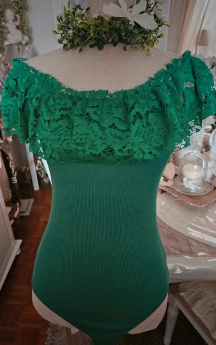Body vert dentelle Willy-Z Taille 38/40 Neuf - photo numéro 3