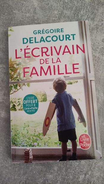 Livre de poche L'écrivain de la famille