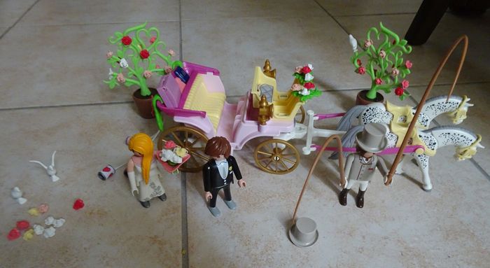 Playmobil City Life Carrosse et couple de mariés 9427 + Enfants d'honneur avec Photographe 9230 - photo numéro 2