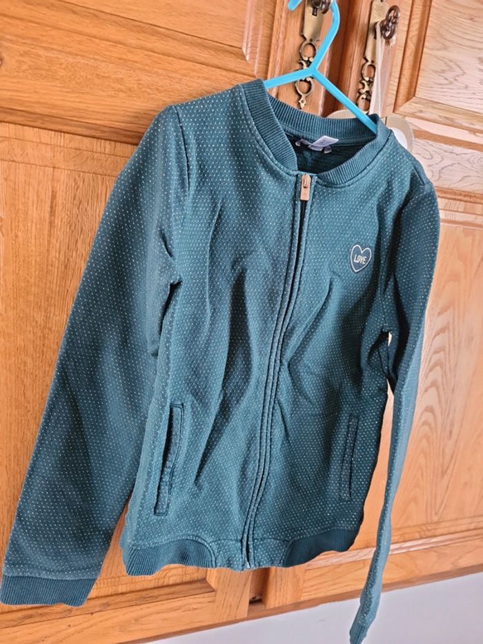 Veste verte pailletée 10 ans okaidi très bon etat - photo numéro 3