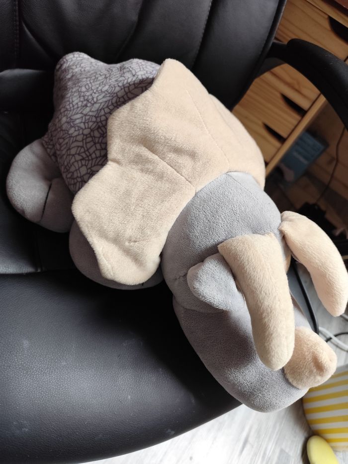 Peluche tricératops dinosaure