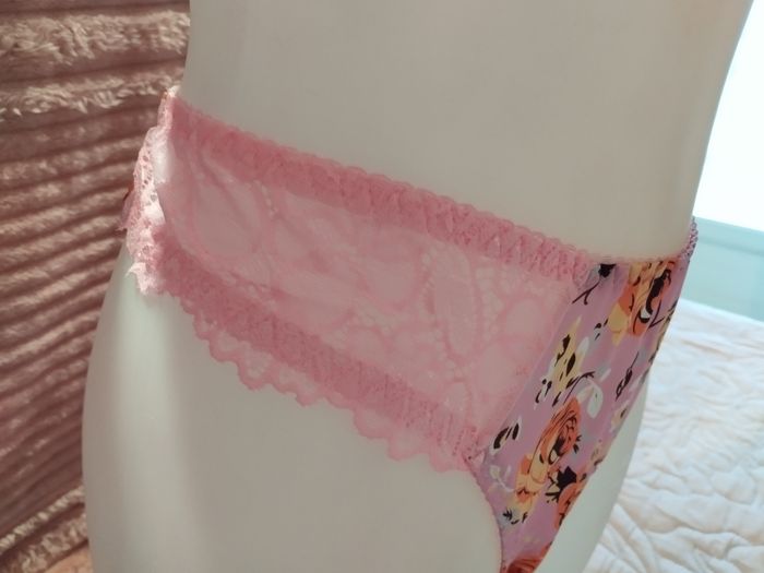 Ensemble sous vêtements rose fleurie - photo numéro 7