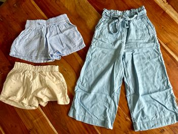 Lot 1 pantalon et 2 shorts fille 4 ans
